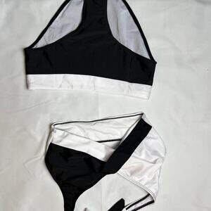 Black and white bikini set size: M